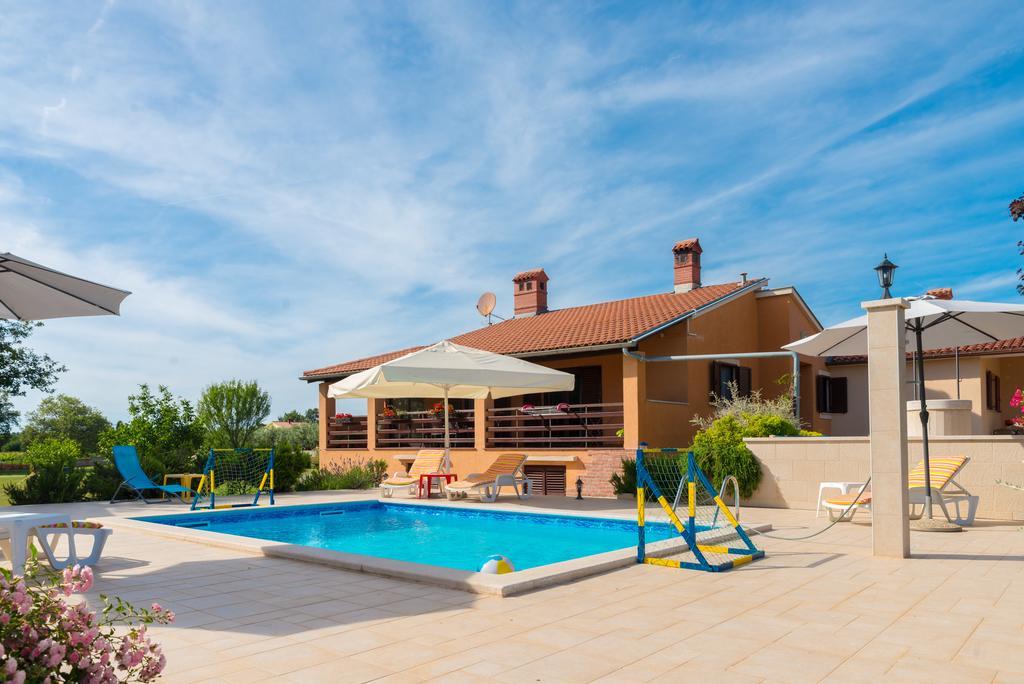 Villa Hacienda Rosemary Muntić Exterior foto