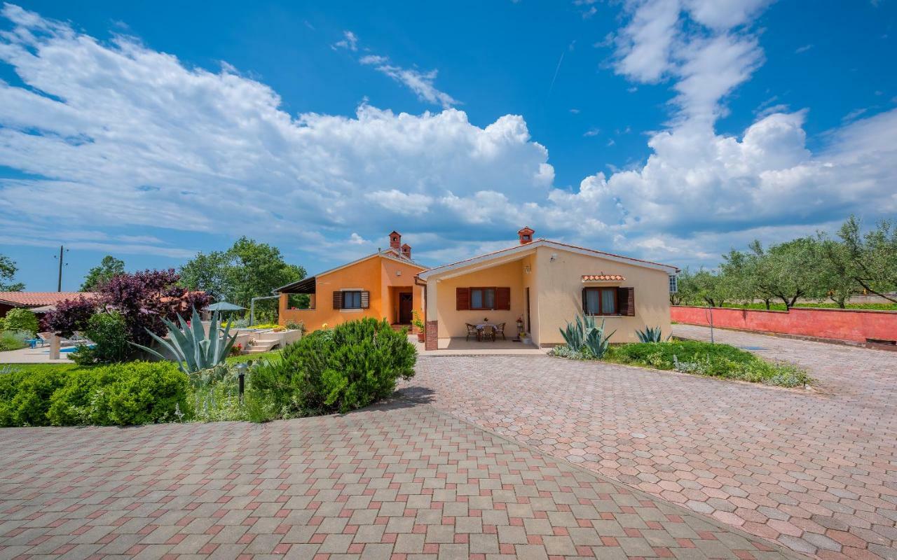 Villa Hacienda Rosemary Muntić Exterior foto