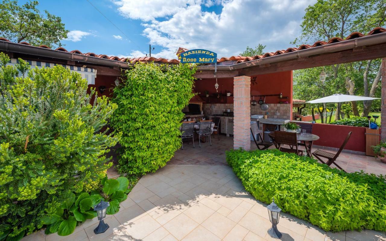Villa Hacienda Rosemary Muntić Exterior foto