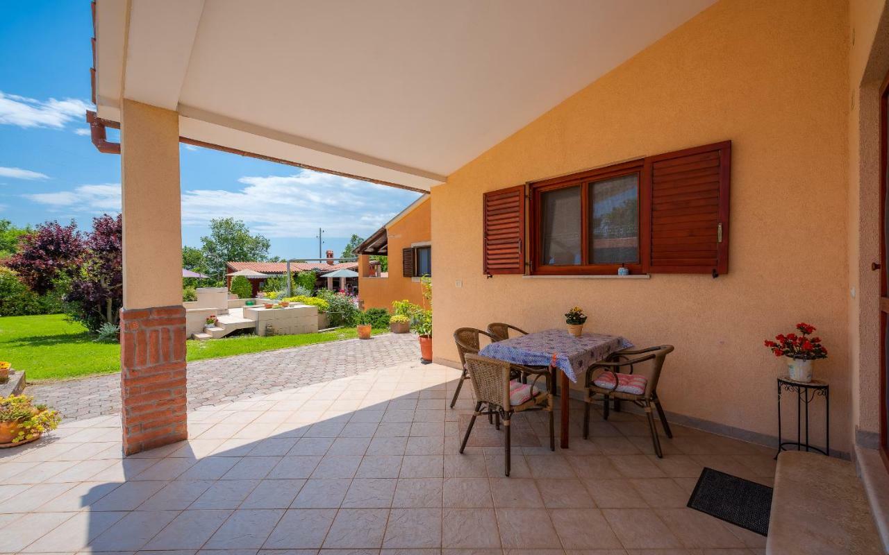 Villa Hacienda Rosemary Muntić Exterior foto