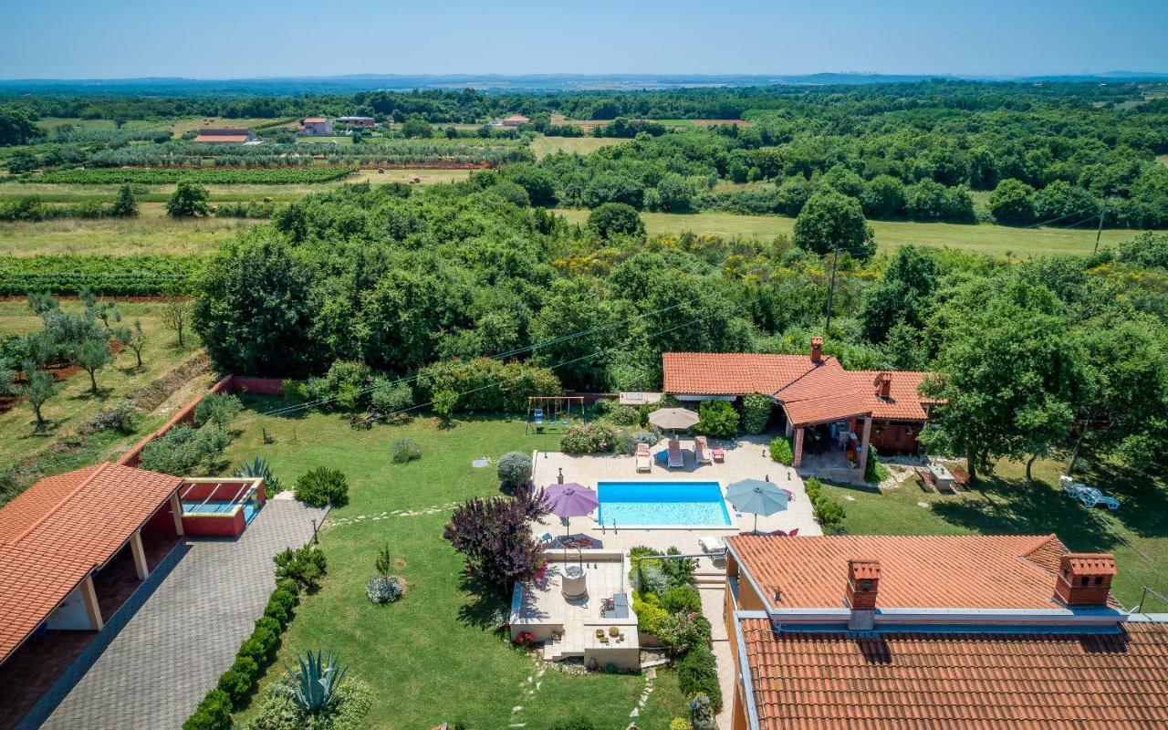 Villa Hacienda Rosemary Muntić Exterior foto