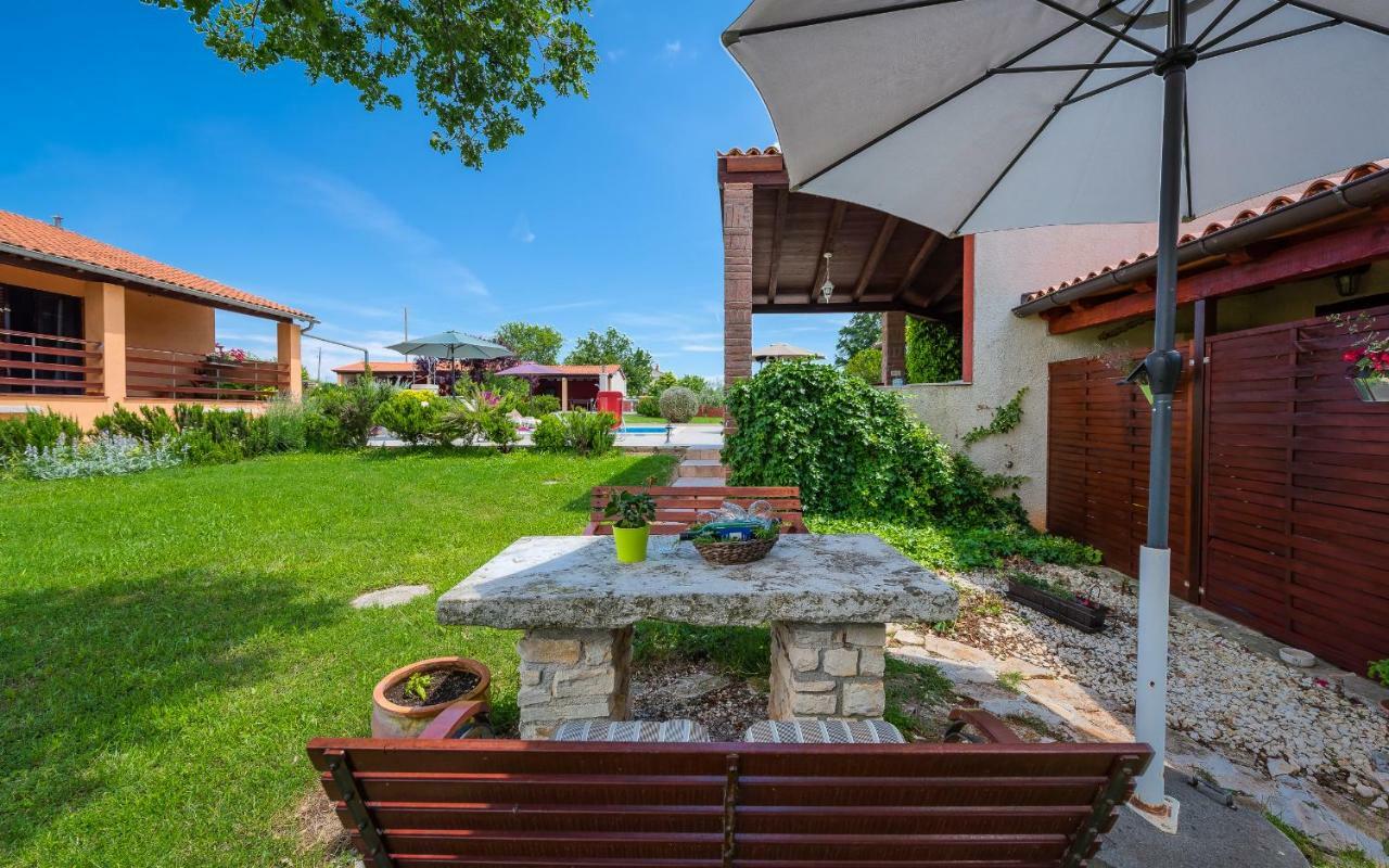 Villa Hacienda Rosemary Muntić Exterior foto